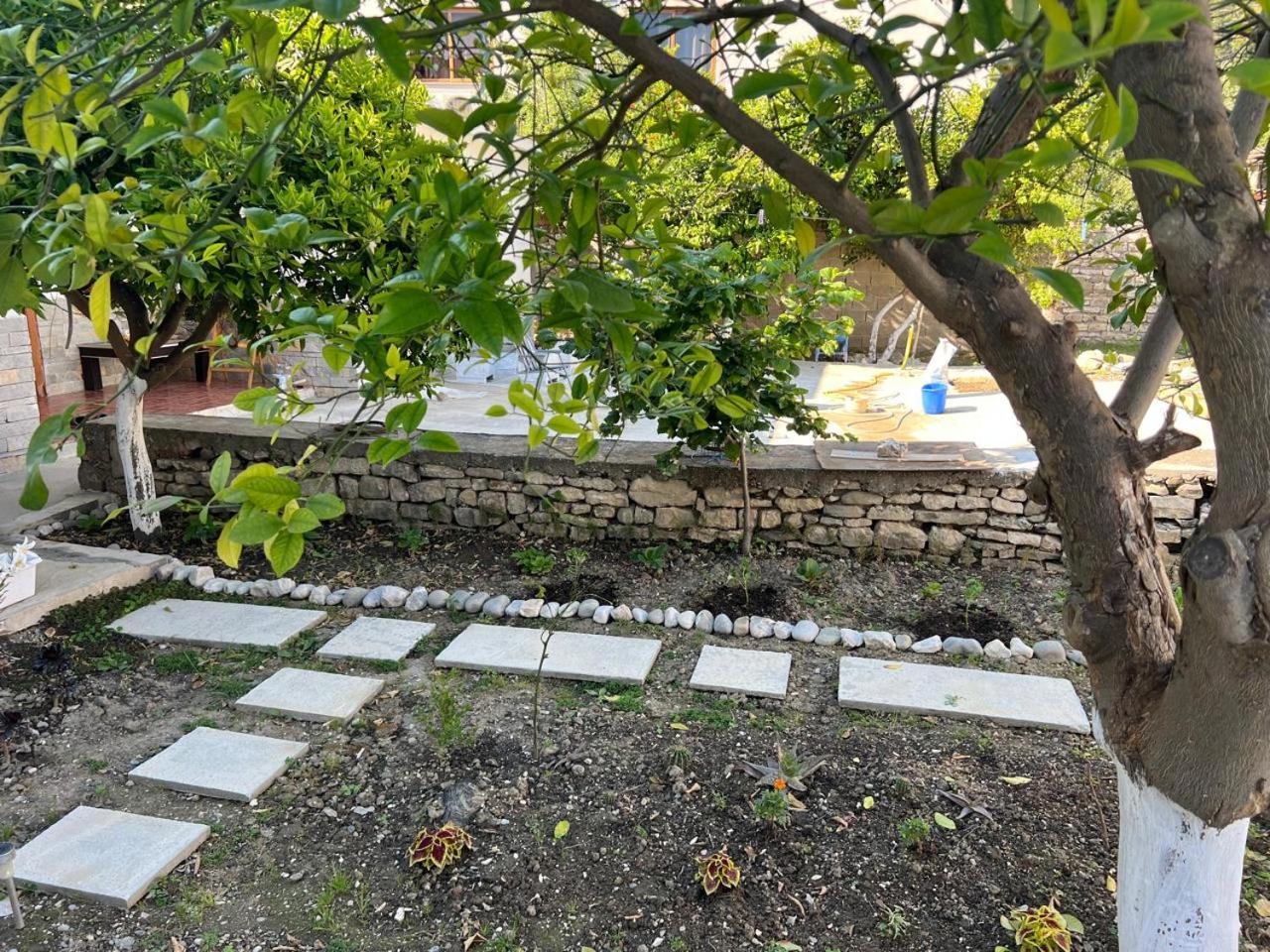 Berat Private Room In Haxhialiu Villa Exterior foto